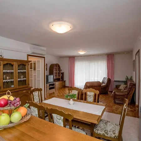 Dionis Aparthotel Rab Town