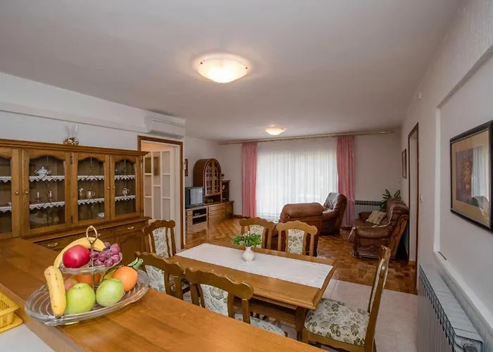 Dionis Aparthotel Rab Town