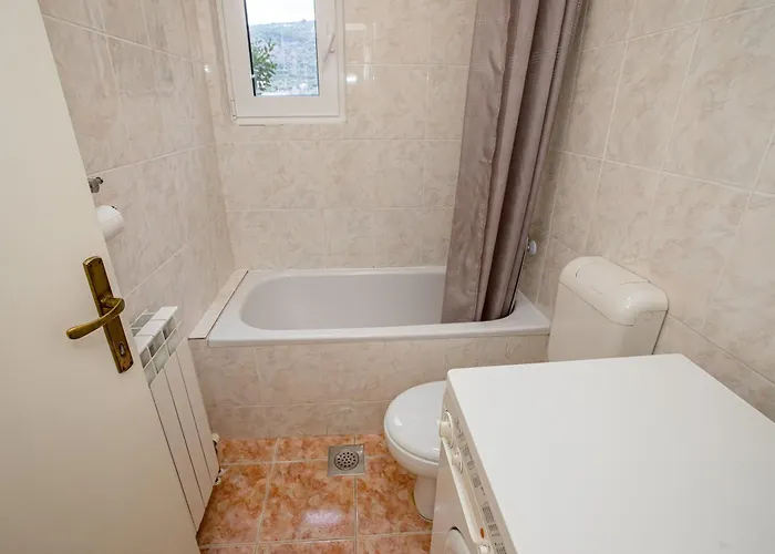 Dionis Aparthotel Rab Town