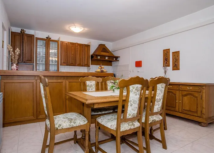 Dionis Aparthotel Rab Town