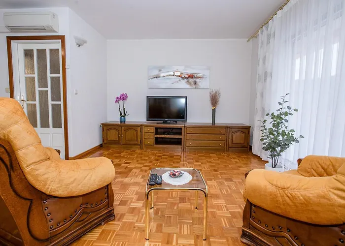 Aparthotel Dionis Rab Town